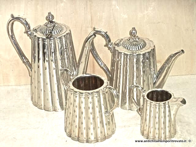 Quattro pezzi d`epoca dell'argentiere Richard Ford Sturges - Antico set da 4 pezzi in silverplate cesellato