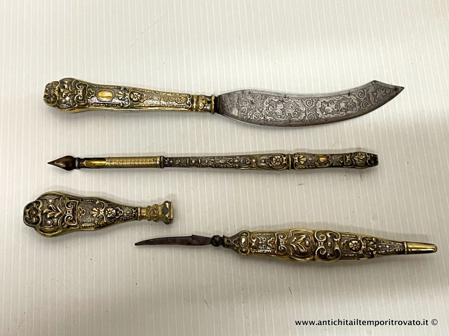 Antico set da scrivania dell800 composto da 4 pezzi in argento - Set da scrivania d`epoca in argento sbalzato e dorato vermeil