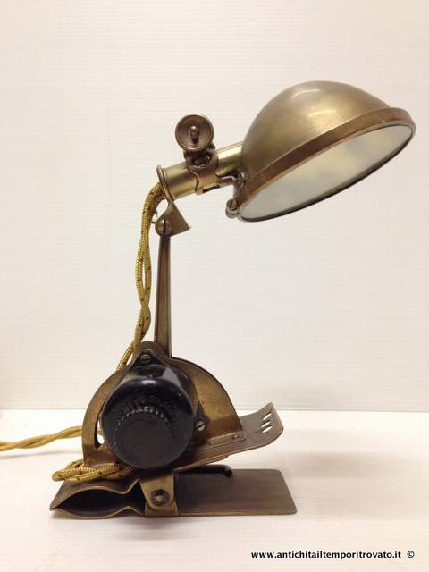 Antichità il tempo ritrovato - Antiquariato e restauro - Oggettistica  d`epoca-Lampadari e lampade-Antica lampada da pilota Lampada a pinza da  aereo