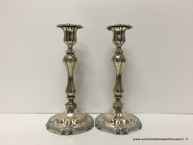 Antica coppia di candelieri William & George Sissons - Candelieri inglesi con il logo della campana