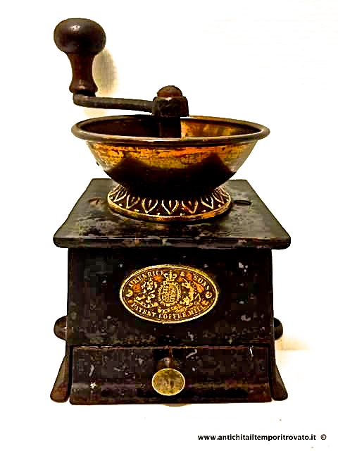 Antico macinacaffè in ghisa del pieno periodo Vittoriano - Macinacaffè dell`800