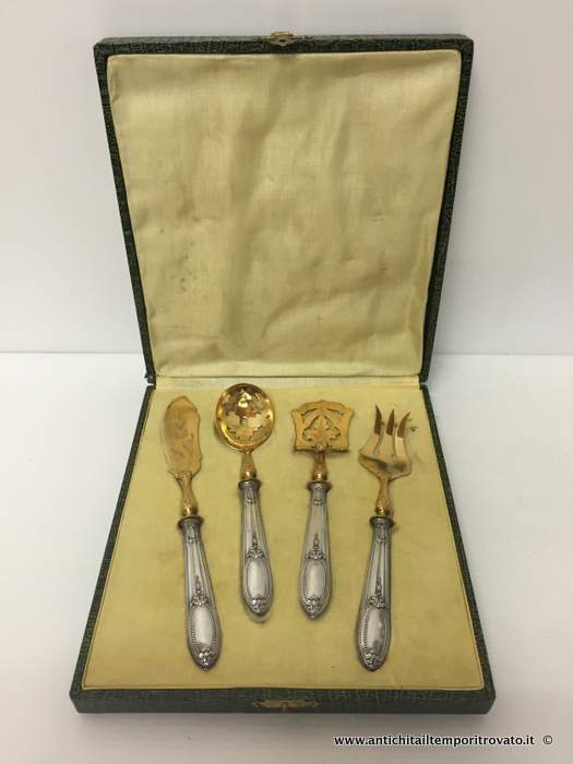 Antico set da dessert con scatola originale - Antiche posate da dessert in argento sbalzato