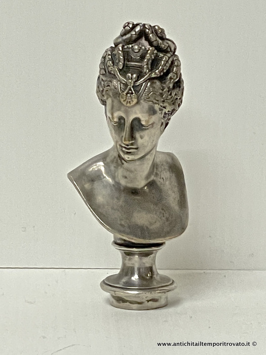 Antico sigillo in bronzo argentato che rappresenta il busto di una donna rinascimentale - Antica sculturina francese con sigillo in bronzo dorato