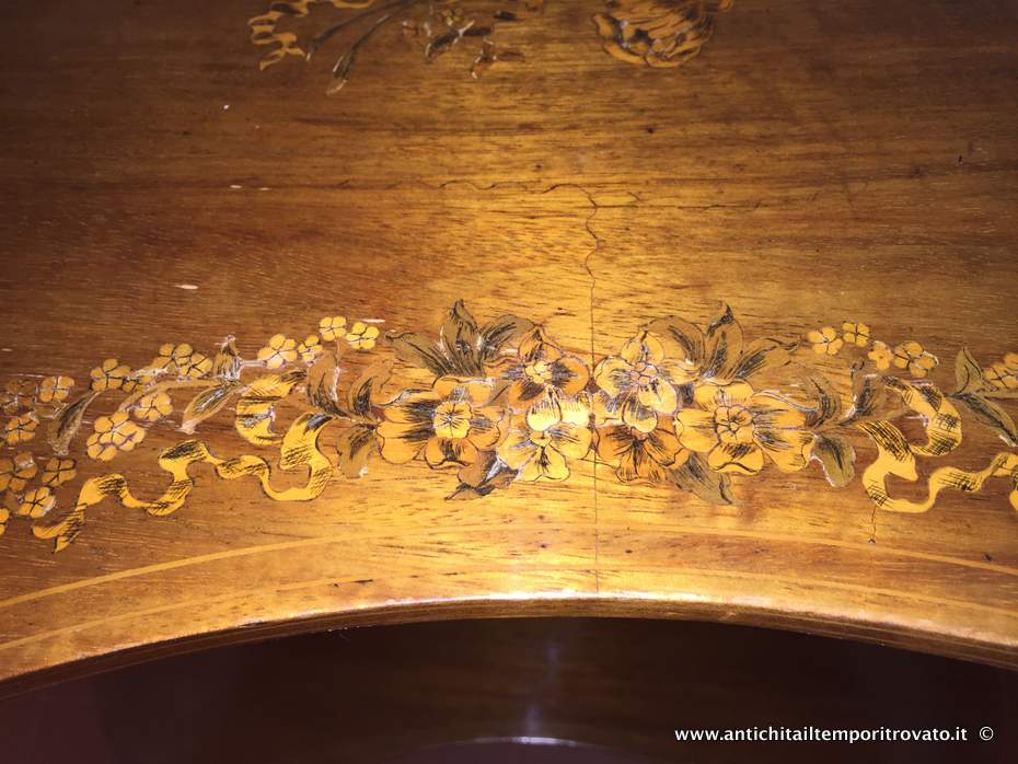 Mobili antichi - Tavoli e tavolini - Antico tavolino a fagiolo con intarsi floreali Antico tavolino Edoardiano - Immagine n°4  