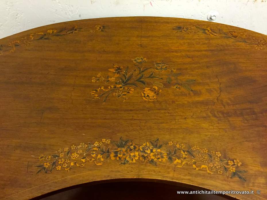 Mobili antichi - Tavoli e tavolini - Antico tavolino a fagiolo con intarsi floreali Antico tavolino Edoardiano - Immagine n°7  