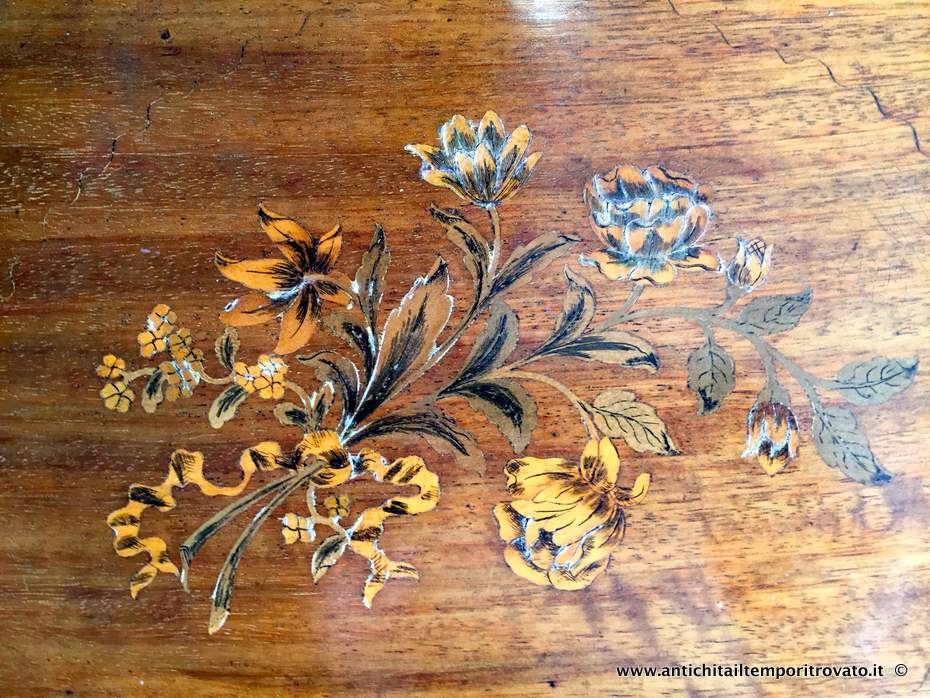 Mobili antichi - Tavoli e tavolini - Antico tavolino a fagiolo con intarsi floreali Antico tavolino Edoardiano - Immagine n°8  
