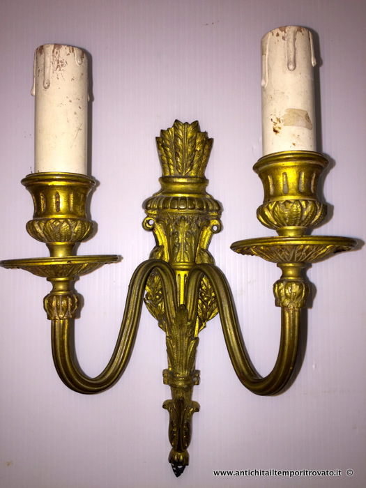 Applique a due bracci in ottone - Antico lume da parete in ottone