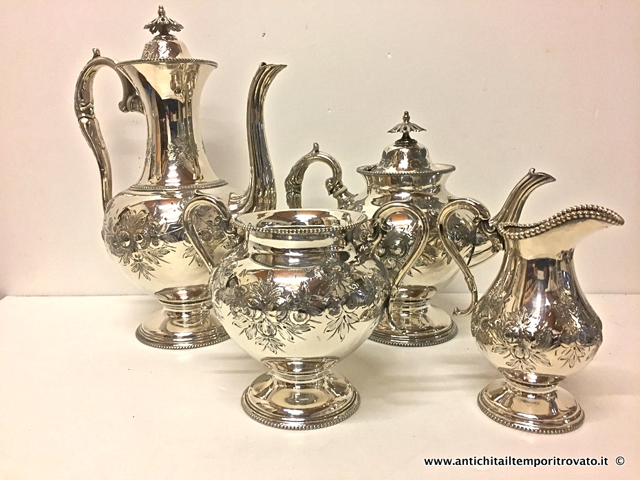 Set da 4 pezzi in Britannia con elementi floreali - Antico servito te e caffè inglese