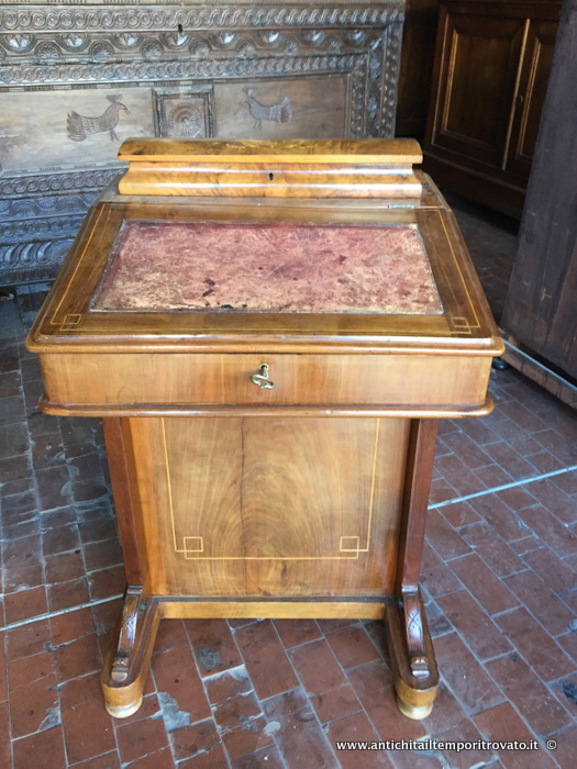 Antico Davenport Vittoriano in noce - Davenport in noce con intarsi