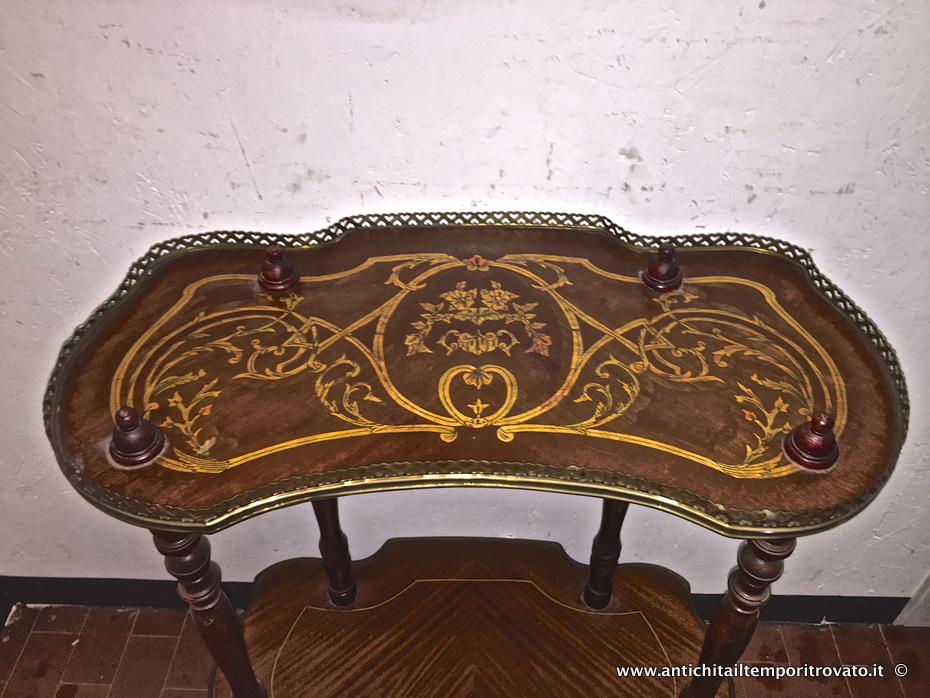 Mobili antichi - Tavoli e tavolini - Antico tavolino francese intarsiato Antico tavolino gueridon in mogano intarsiato - Immagine n°2  