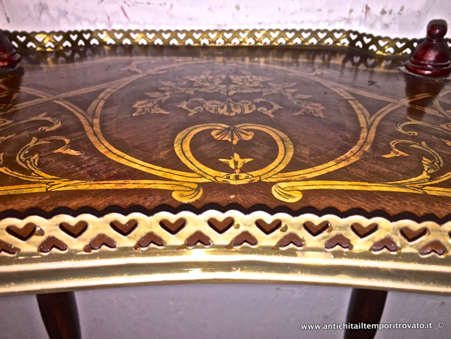 Mobili antichi - Tavoli e tavolini - Antico tavolino francese intarsiato Antico tavolino gueridon in mogano intarsiato - Immagine n°5  