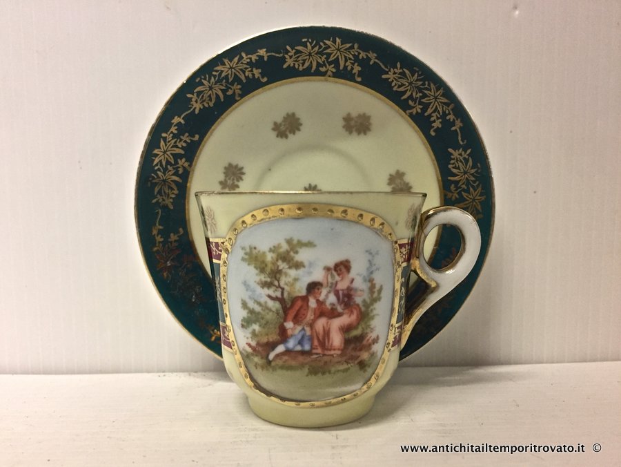 Oggettistica d`epoca → Tazze da collezione → Antica tazza da caffe austriaca dipinta a mano Antica tazza austriaca dipinta con scena romantica
Antica tazza da caffè (cm.Ø6; h.6) con piattino (cm.Ø10; h.2), di provenienza austriaca realizzata nei primi anni del 1900. Esternamente, nella parte posteriore, è …
... continua ...
Immagine:immagini/catalogo/6000/6613.jpg