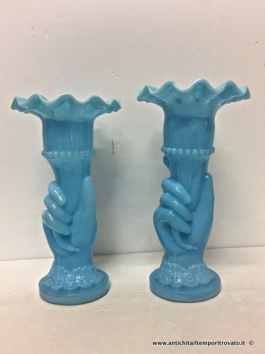 Antichita' il tempo ritrovato - Antica coppia di vasi in opaline color turchese