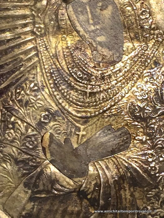 Oggettistica d`epoca - Arte sacra - Antica icona da viaggio in argento russo Antica icona russa da viaggio all'interno della sua scatola - Immagine n°9  