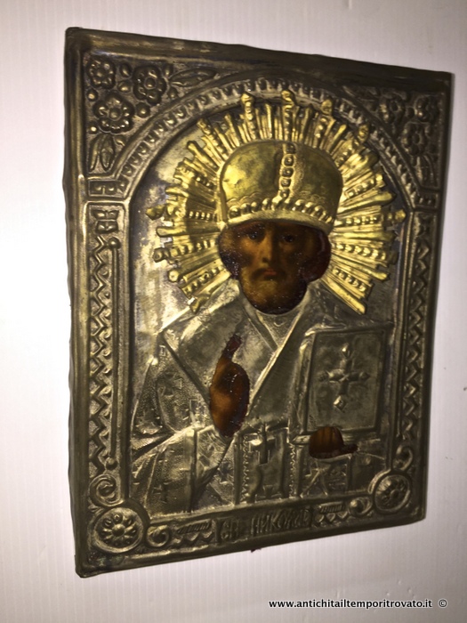Antica icona di San Nicola dipinta con riza in metallo argentato e dorato - Antica icona rappresentante San Nicola