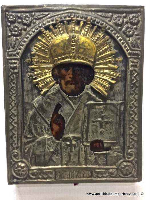 Oggettistica d`epoca - Arte sacra - Antica icona di San Nicola dipinta con riza in metallo argentato e dorato Antica icona rappresentante San Nicola - Immagine n°2  