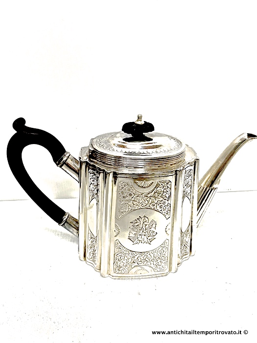 Antica teiera inglese Mappin e Webb - Antica teiera cesellata con iniziali