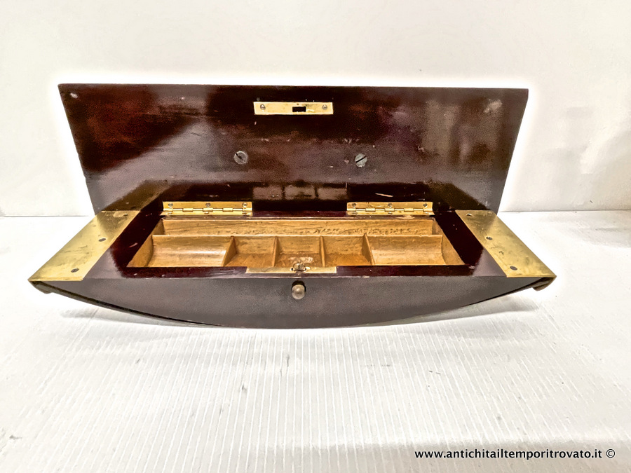 Antico tampone assorbente dèco apribile per necessaire da scrivania - Antica scatola inglese dèco da scrivania a forma di tampone assorbente