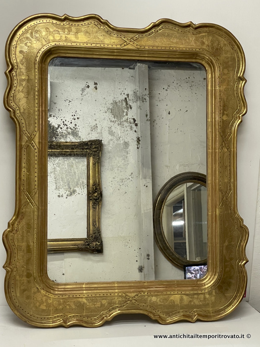 Antica specchiera a vassoio in oro foglia - Antica specchiera dorata in foglia oro e incisa a bulino