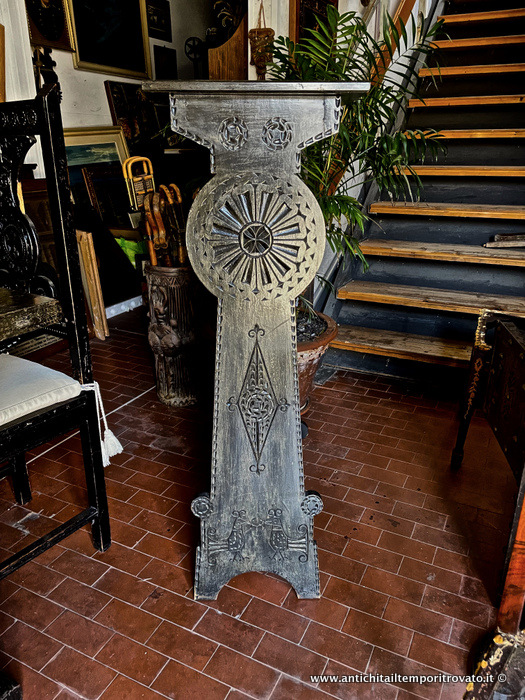 Antico portabusto da muro sardo - Antica alzata portavaso con decori sardi