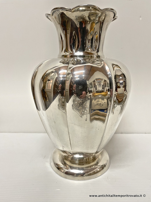 Grande vaso a corolla in argento italiano - Antico vaso in argento con grandi baccelli