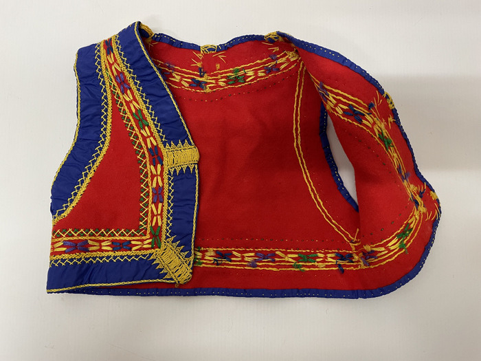 Costume di Desulo da bambina - Costume sardo ricamato a mano da bambina
