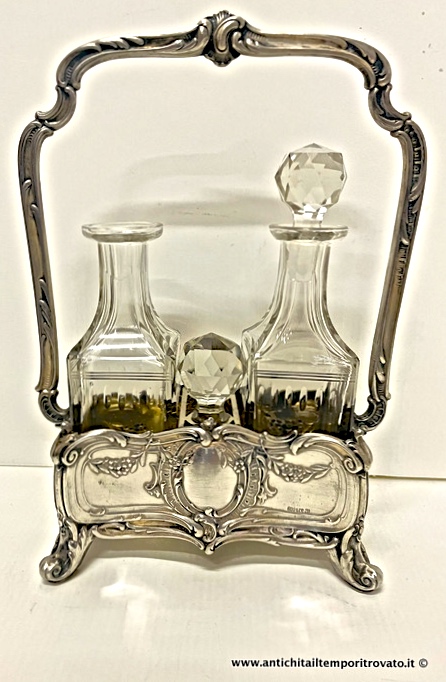 Antica oliera in argento sbalzata a titolo 800 - Elegante oliera con ampolle in cristallo e corpo in argento a sbalzo
