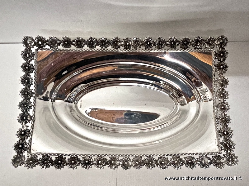 Cestello in argento 800 bordato nei bordi da margherite - Delizioso centrotavola rettangolare in argento con margherite