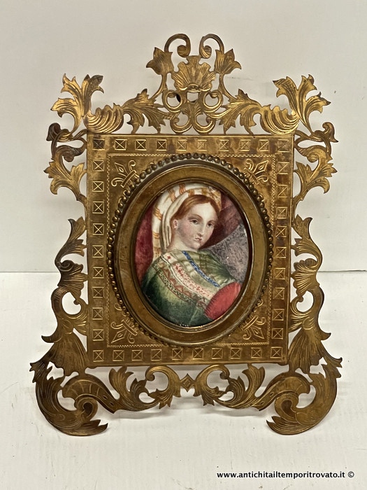 QUADRO CON PERSONAGGI CORNICE IN LEGNO NOCE E FOGLIA ORO STAMPA SU TELA -  Beautiful