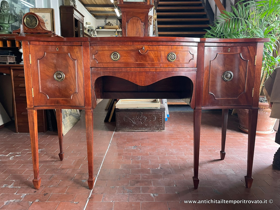 Antico sideboard Vittoriano in piuma con corpo centrale mosso - Elegante base dell'800 inglese