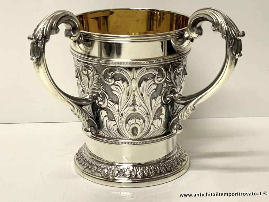 Netilàt Yadayim: tazza ebraica con due manici in argento sterling 925 - Boccale ebraico con 2 manici (Netilat Yadayim), sbalzato e cesellato con interno in vermeil