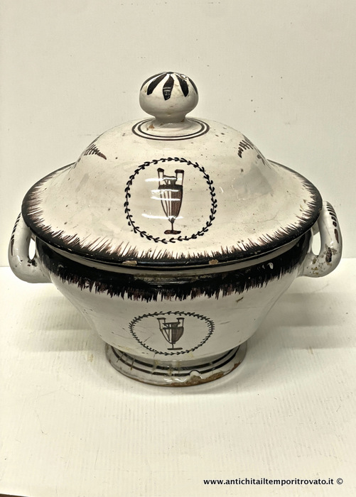 Antica zuppiera con decori neoclassici attribuita a Domenico Marchitto - Antica zuppiera italiana in maiolica dei primi 800