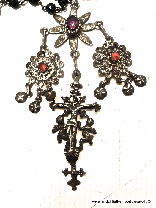 Antico rosario sardo della prima metà dell'800 in argento e pasta vitrea - Antico rosario sardo domenicano in argento con crocifisso, legatura ad esse
