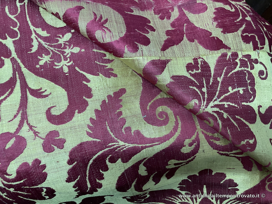 Sardegna antica → Costumi, ricami, tappeti sardi → Antico broccato ottocentesco Broccato italiano con decoro floreale
Immagine:immagini/catalogo/7000/7520.jpg