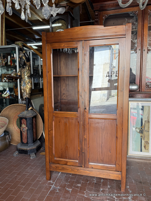 Mobili antichi → Librerie → Antica e piccola libreria rustica sarda Piccola credenza libreria sarda dei primi 900 in abete
Antico mobile in abete di piccole dimensioni (cm.90x44; h.170) realizzato in Sardegna nel 1930. Adatto per più uso: come libreria, vetrina o credenza: i piedi misurano in altezza cm.13. Due …
... continua ...
Immagine:immagini/catalogo/7000/7620.jpg
