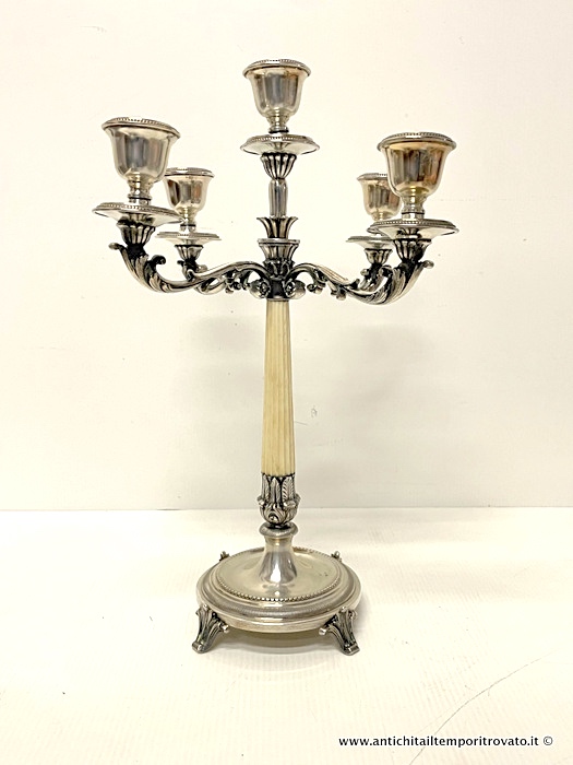 Antico candelabro 5 fiamme in argento fuso e sagomato: Argentiere Peruggia - Antico candelabro 5 bracci in argento 800 italiano Peruggia & Co.