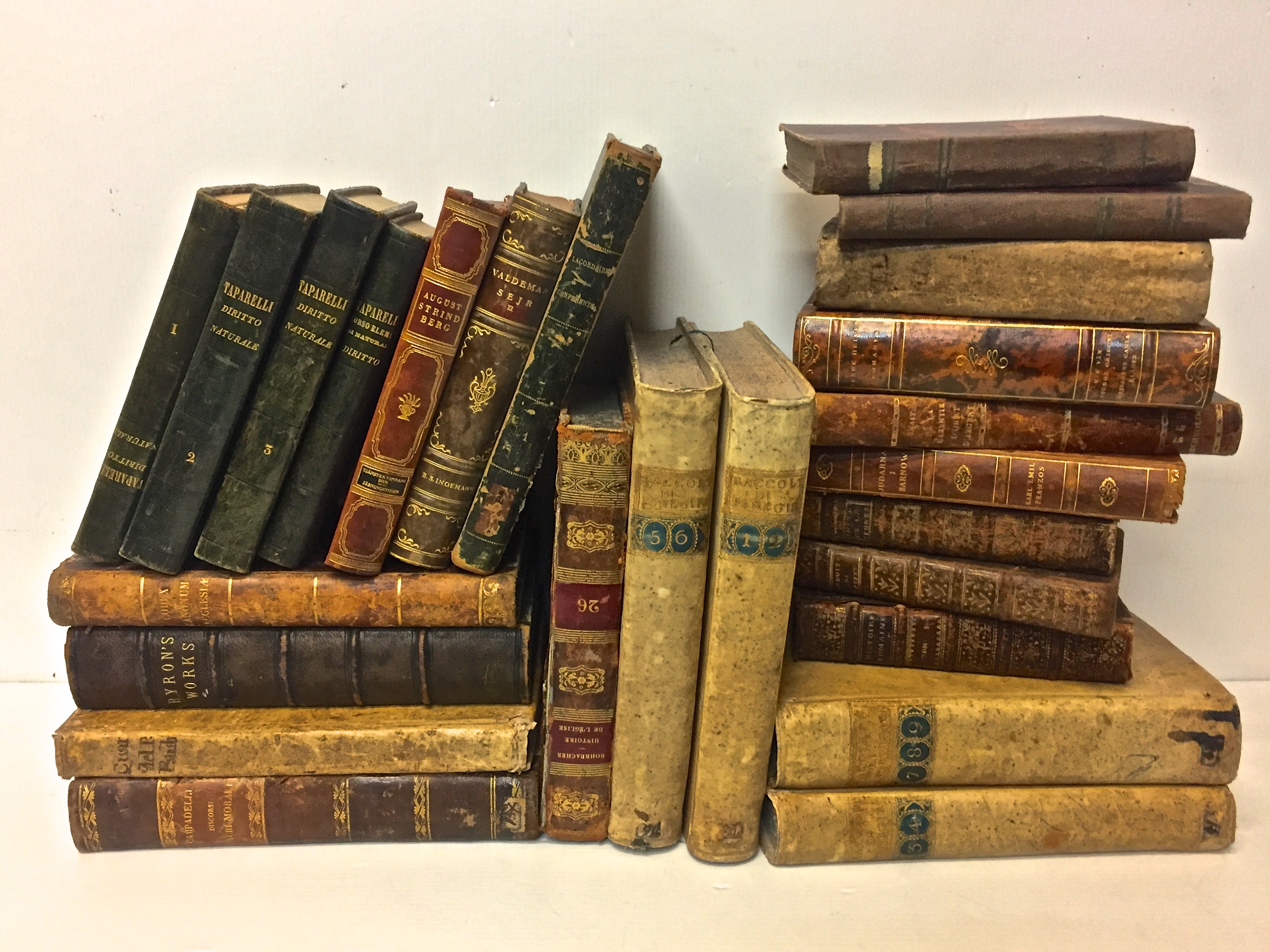 Antichita' il tempo ritrovato - Negozio di antiquariato e restauro di mobili d'epoca a Cagliari - Vendita online di oggetti e mobili antichi - Libri antichi