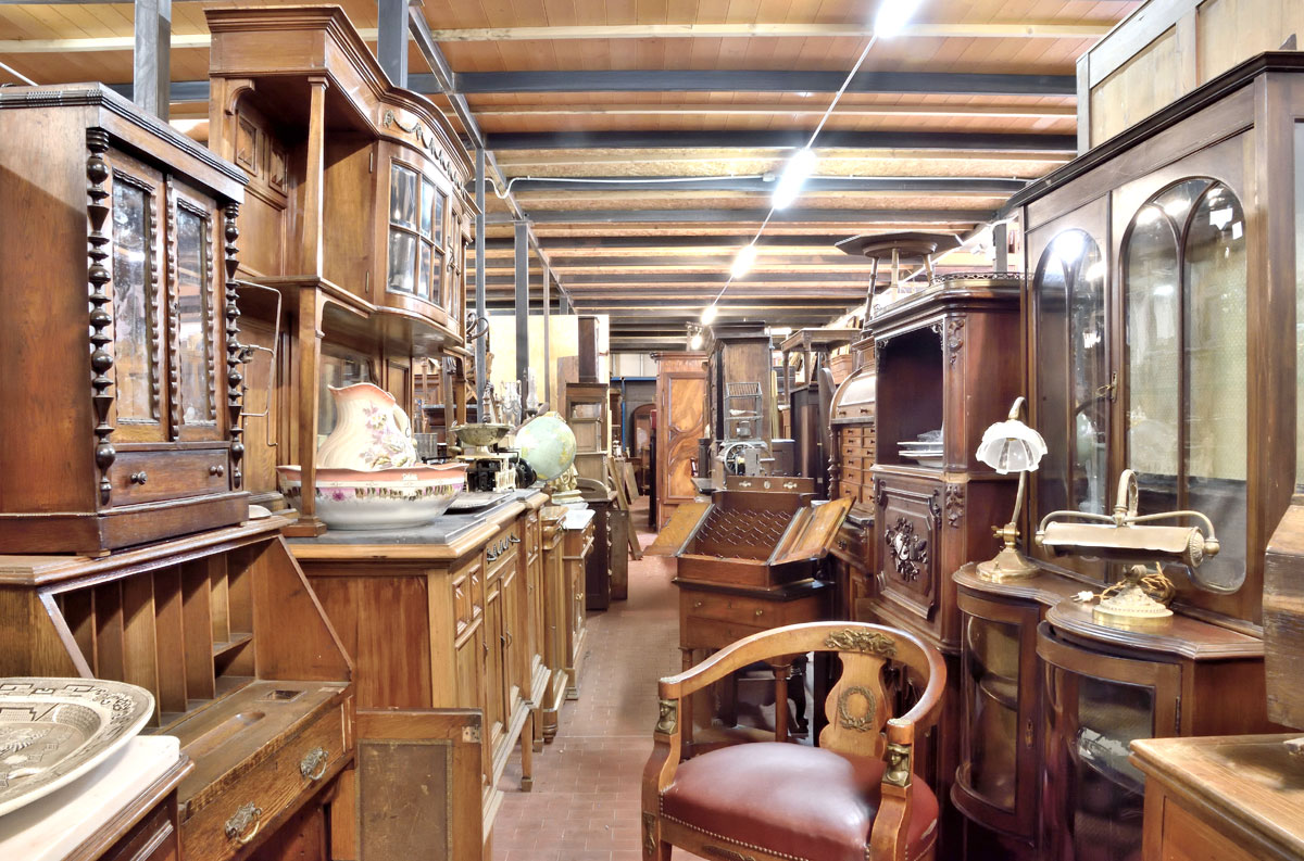 Antichita' il tempo ritrovato - Negozio di antiquariato e restauro di mobili d'epoca a Cagliari - Vendita online di oggetti e mobili antichi - Mobili antichi