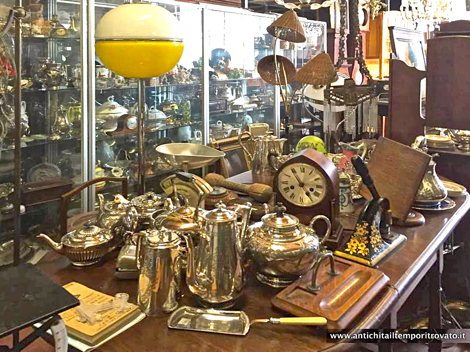 Antichita' il tempo ritrovato - Negozio di antiquariato e restauro di mobili d'epoca a Cagliari - Vendita online di oggetti e mobili antichi - Sheffield d'epoca